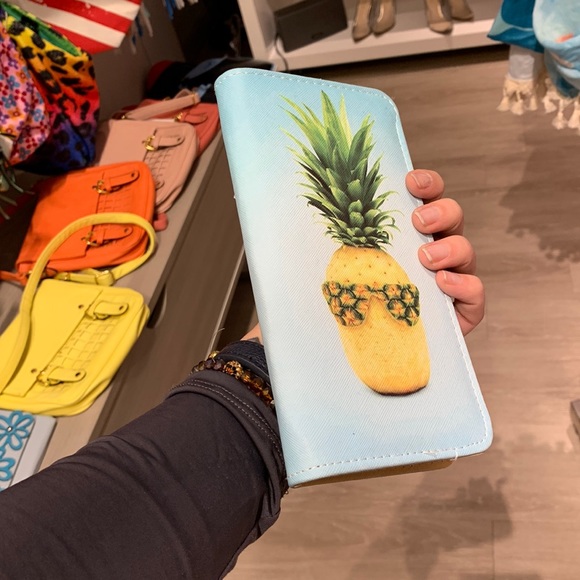 Pineapple Wallet - Picture 12 of 13